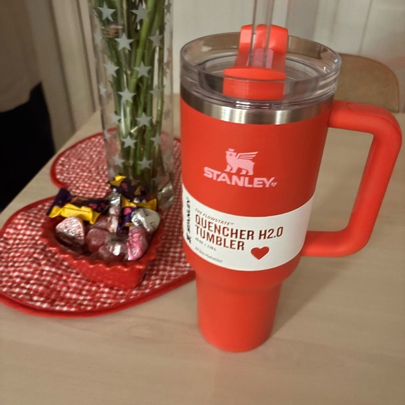 Stanley Target Valentine Red Insulated Mug 40 oz - Picture 2 of 5